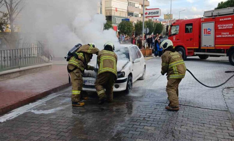 Balıkesir’de seyir halindeki iki araçta yangın çıktı 1 balikesirde seyir halindeki iki aracta yangin cikti 55a5d42 |