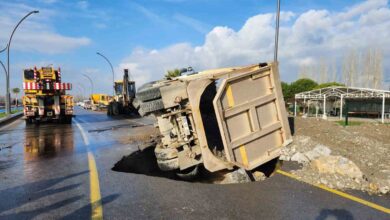 balikesirde yol yarildi hafriyat kamyonu icine dustu 0c6d175 |