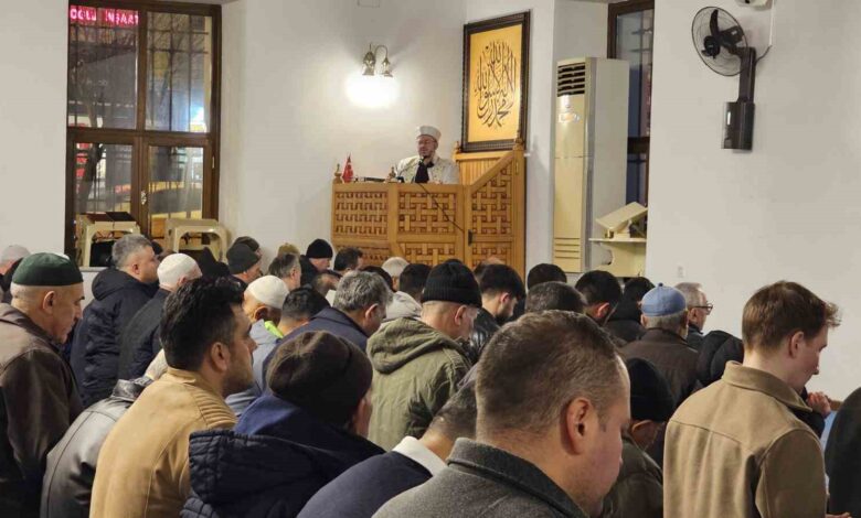 bandirma haydar cavus camiinde regaib kandili 8b9a538 |