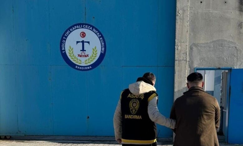 bandirmada 15 yil kesinlesmis hapis cezasiyla aranan zanli yakalandi 08dd322 |