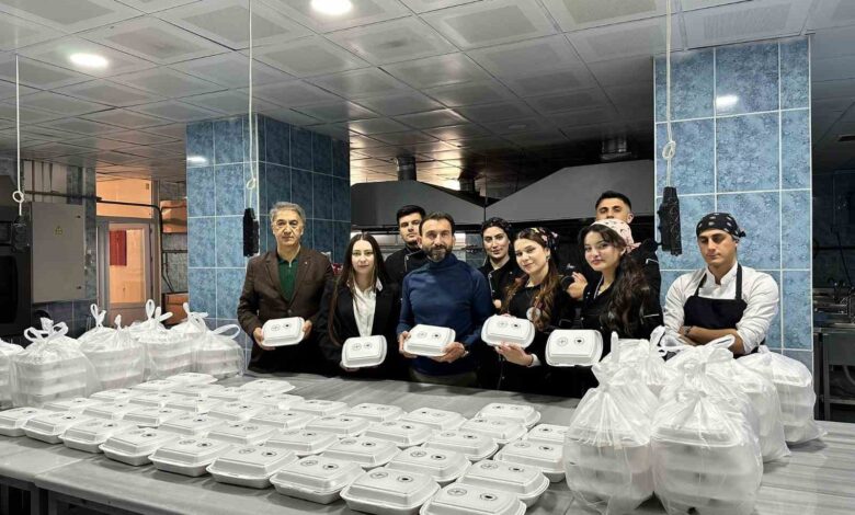 Burhaniye’de üniversitelilerden ihtiyaç sahiplerine anlamlı destek 1 burhaniyede universitelilerden ihtiyac sahiplerine anlamli destek 9e10ebd |
