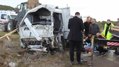 canakkalede iki kamyonet carpisti 1 olu 1 yarali ab37566 |