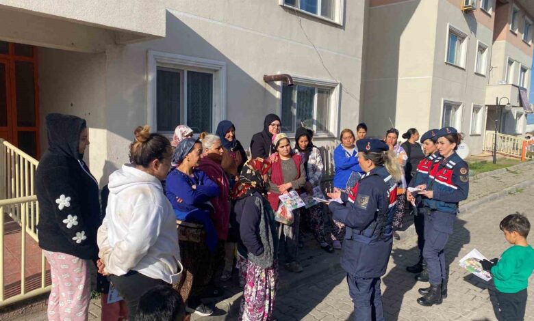 canakkalede jandarma erken yasta evliliklerin onlenmesi ve kadina yonelik siddetle mucadele icin sahada de77400 |