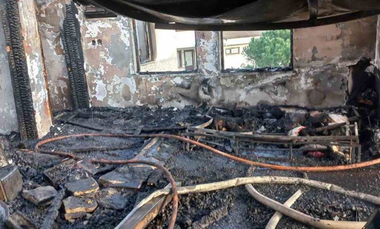 Erdek’te elektrik kontağından çıkan yangın korkuttu 1 erdekte elektrik kontagindan cikan yangin korkuttu 9256749 |