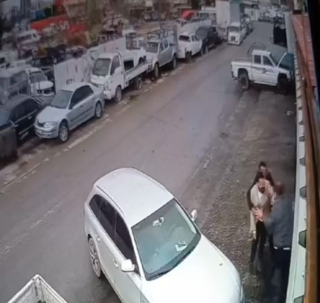 hic tanimadigi kisi tarafindan bicaklandi polisin hayat kurtaran mudahalesi kamerada f1b1f65 |