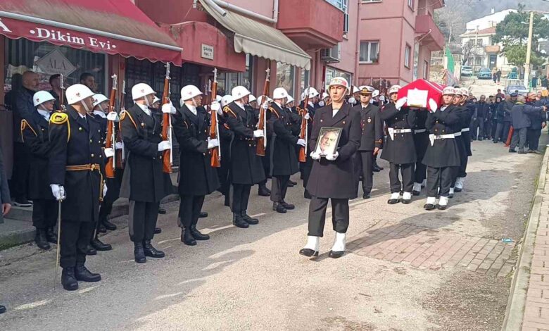 Kıbrıs Gazisi Teğmen Ahmet Cahit Önder son yolculuğuna uğurlandı 1 kibris gazisi tegmen ahmet cahit onder son yolculuguna ugurlandi d4c6984 |