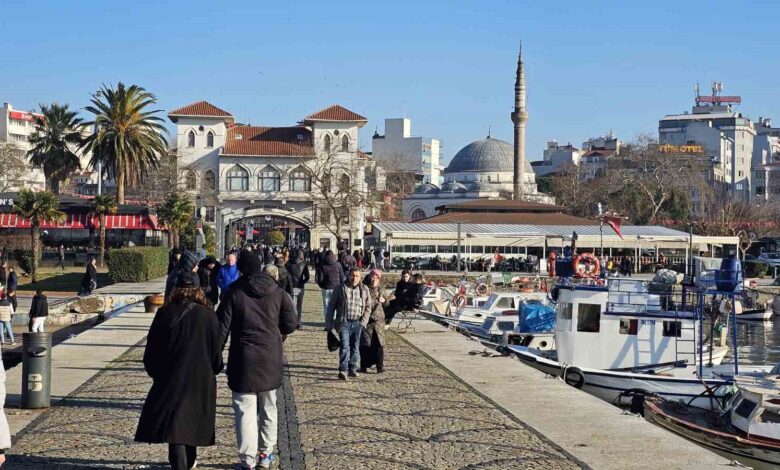 ocak ortasinda gunesli havayi goren bandirmalilar sahile akin etti c61acd0 |
