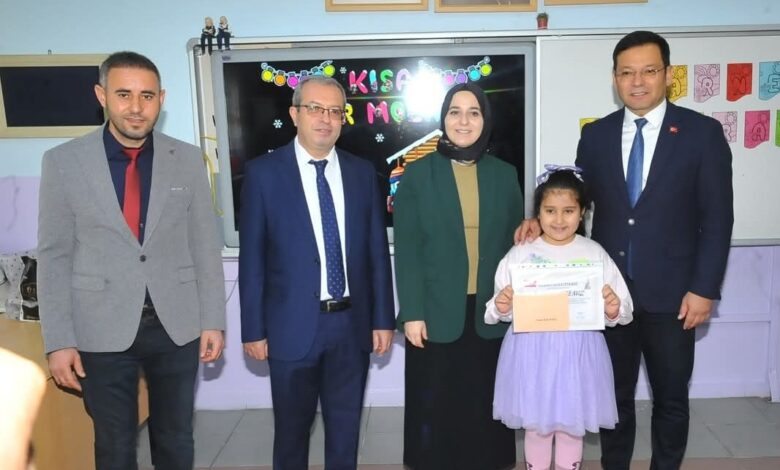 Sındırgı’da öğrenciler karne heyecanı yaşadı 1 sindirgida ogrenciler karne heyecani yasadi 135b436 |