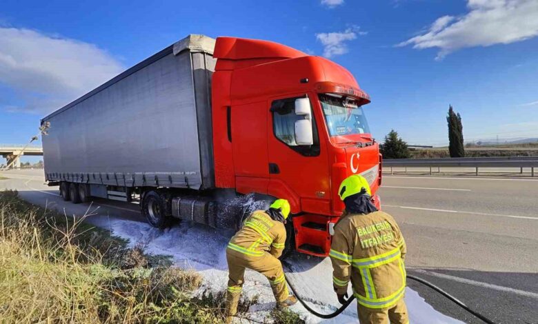 Susurluk’ta tırda çıkan yangına hızlı müdahale 1 susurlukta tirda cikan yangina hizli mudahale 30b6420 |
