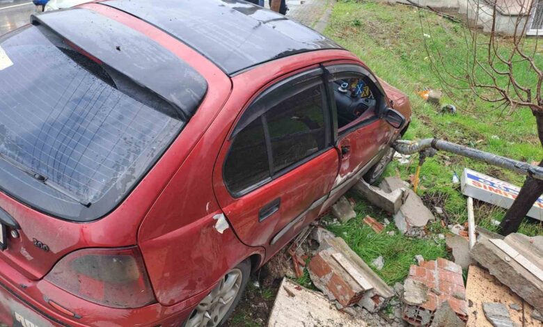 Yoldan çıktı, doğal gaz kutusuna çarptı 1 yoldan cikti dogal gaz kutusuna carpti d884317 |