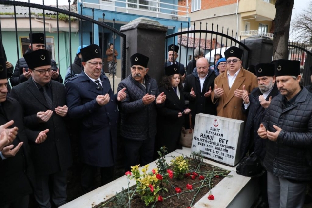 1046492008EDREMIT BELEDIYE BASKANI MEHMET ERTAS SEHIT KAYMAKAMI MEZARI 1046492008EDREMIT BELEDIYE BASKANI MEHMET ERTAS SEHIT KAYMAKAMI MEZARI 1024x682 |