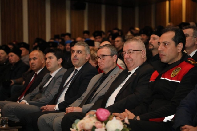 1046492304EDREMIT BELEDIYE BASKANI MEHMET ERTAS SEHIT KAYMAKAMI MEZARI 1046492304EDREMIT BELEDIYE BASKANI MEHMET ERTAS SEHIT KAYMAKAMI MEZARI 1024x682 |