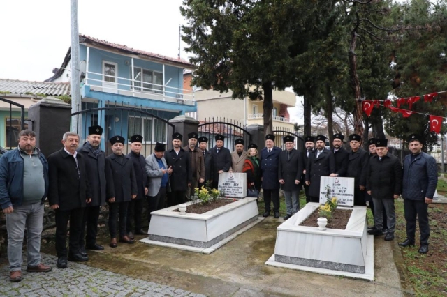 1046492429EDREMIT BELEDIYE BASKANI MEHMET ERTAS SEHIT KAYMAKAMI MEZARI 1046492429EDREMIT BELEDIYE BASKANI MEHMET ERTAS SEHIT KAYMAKAMI MEZARI 1024x682 |