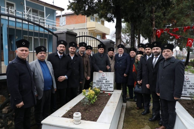 EDREMIT BELEDIYE BASKANI MEHMET ERTAS SEHIT KAYMAKAMI MEZARI EDREMIT BELEDIYE BASKANI MEHMET ERTAS SEHIT KAYMAKAMI MEZARI 1024x682 |