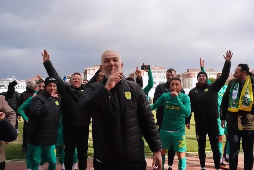 1966 Edremitspor şampiyonluğa koşuyor 13 IMG 20250209 181023 386 |