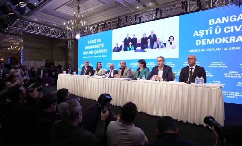 Abdullah Öcalan’ın çağrısı: "Tüm gruplar silah bırakmalı ve PKK kendini feshetmelidir" 1 abdullah ocalanin cagrisi tum gruplar silah birakmali ve pkk kendini feshetmelidir 9476bfb12794 |