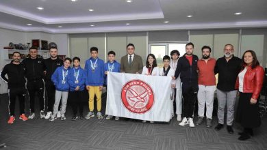 aliaganin sampiyon genclerinden baskan serkan acara ziyaret de2de7ee89f7 |
