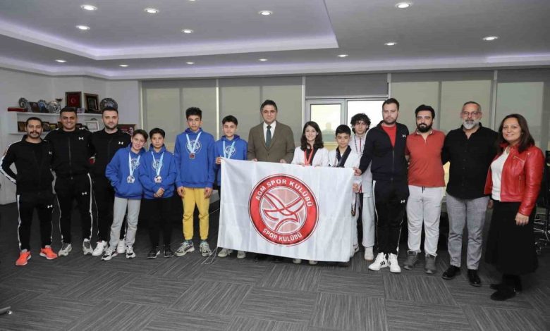 aliaganin sampiyon genclerinden baskan serkan acara ziyaret de2de7ee89f7 |