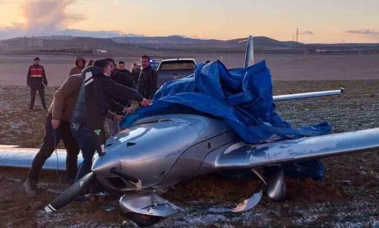Ankara’da eğitim uçağı tarlaya zorunlu iniş yaptı 1 ankarada egitim ucagi tarlaya zorunlu inis yapti dd6c71b4c337 |