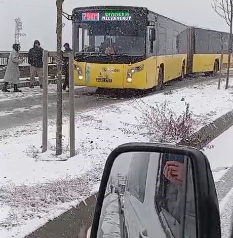 arnavutkoyde iett otobusu yolda kaldi 785363c6567c |