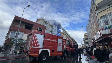 arnavutkoyde korkutan yangin cati alev alev yandi a8400fb49b3b |