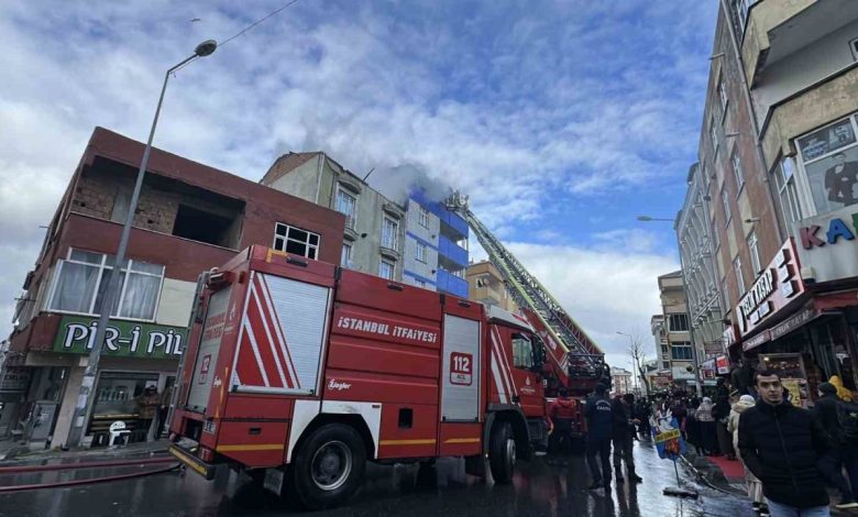 arnavutkoyde korkutan yangin cati alev alev yandi a8400fb49b3b |