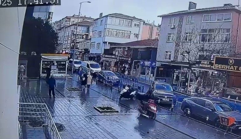 Ataşehir’de güpegündüz motosiklet hırsızlığı kamerada 1 atasehirde gupegunduz motosiklet hirsizligi kamerada 6933adc26818 |