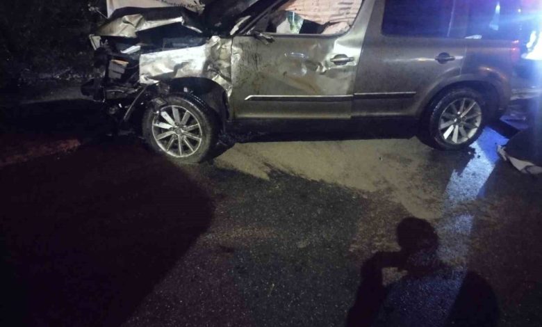 atasehirde kontrolden cikan otomobil direge carpti 1 agir yarali d06ba4f62051 |