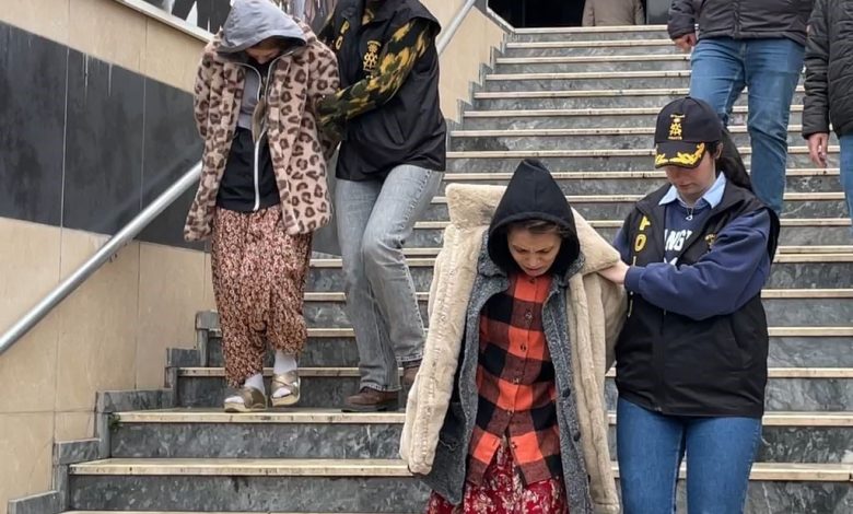 Avcılar’da girdikleri evlerden döviz ve ziynet eşyası çalan kadın hırsızlar yakalandı 1 avcilarda girdikleri evlerden doviz ve ziynet esyasi calan kadin hirsizlar yakalandi b1fe1c271021 |