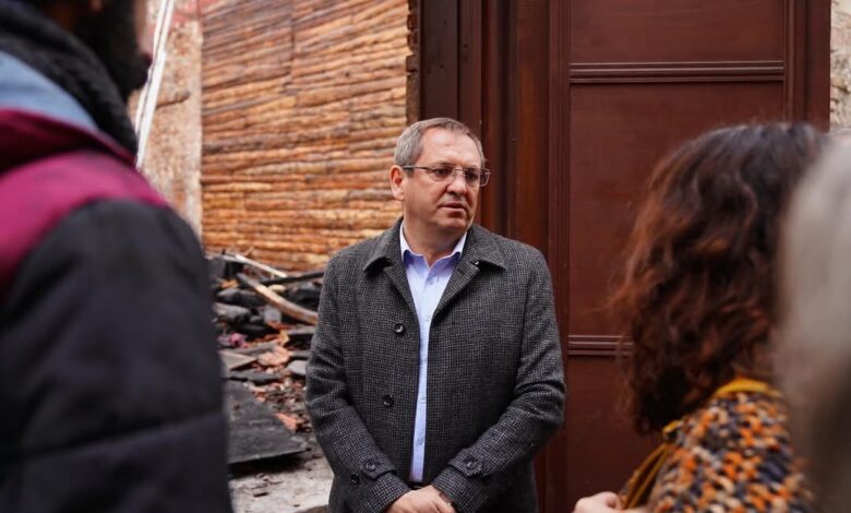 Ayvalık Belediye Başkanı Ergin alevlere teslim olan sanat merkezlerini inceledi 1 ayvalik belediye baskani ergin alevlere teslim olan sanat merkezlerini inceledi 32c0b13 |