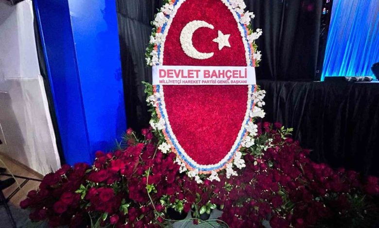 bahceliden ak partinin kongresine anlamli hediye ffc76cf9cc5a |
