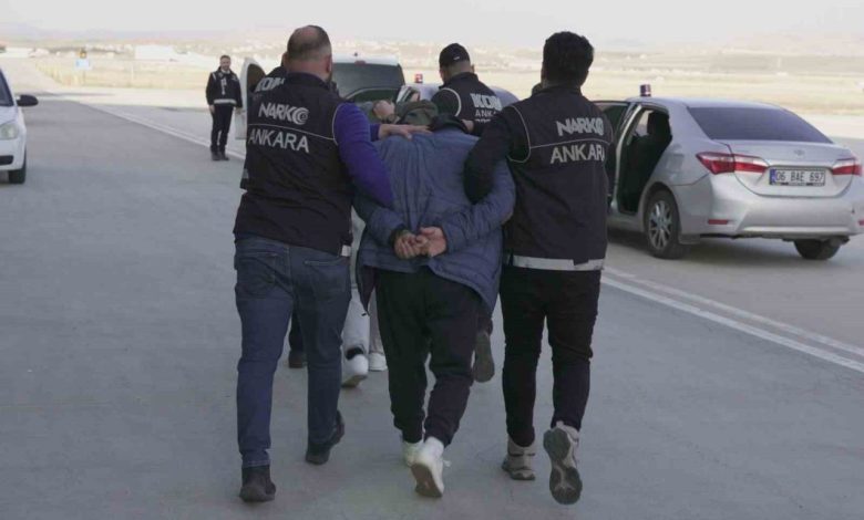 bakan yerlikaya duyurdu kirmizi bultenle aranan daltonlar suc orgutu yoneticilerinden sinan memi polonyadan zehir taciri atakan avci bulgaristandan turkiyeye getirildi e83016ef930f |