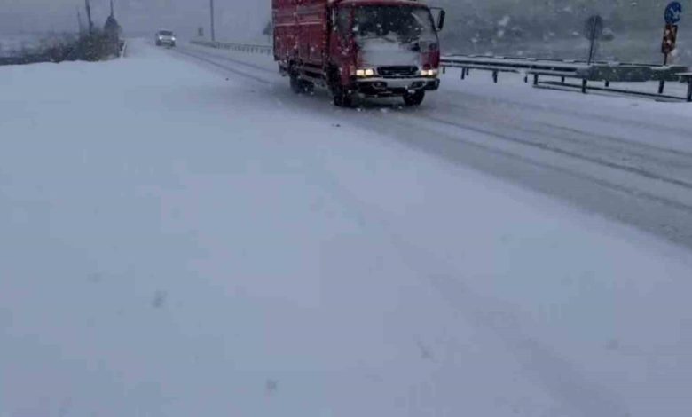 balikesir bursa yolunda tir kaydi trafik aksadi 1ffa2272a740 |