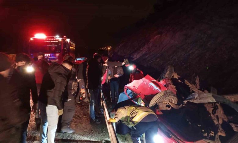 Balıkesir’de bariyerlere çarpan araçta 2 kişi yaralandı 1 balikesirde bariyerlere carpan aracta 2 kisi yaralandi 67938fdb6c13 |