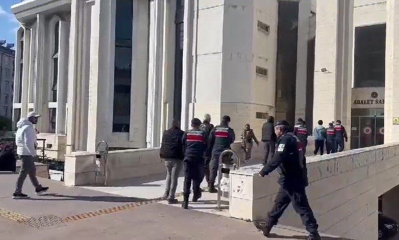 balikesirde gocmen kacakciligi operasyonunda 5 kisi tutuklandi be4e80542962 |
