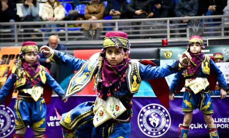 balikesirde halk oyunlari yarismasi yapildi 3e1a3dc9d030 |