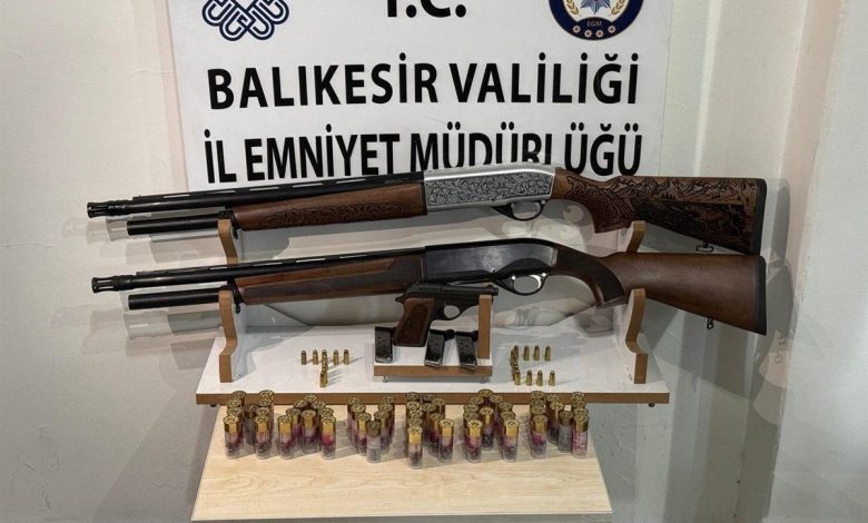 Balıkesir’de silah operasyonu 1 balikesirde silah operasyonu e50ca74786bc |