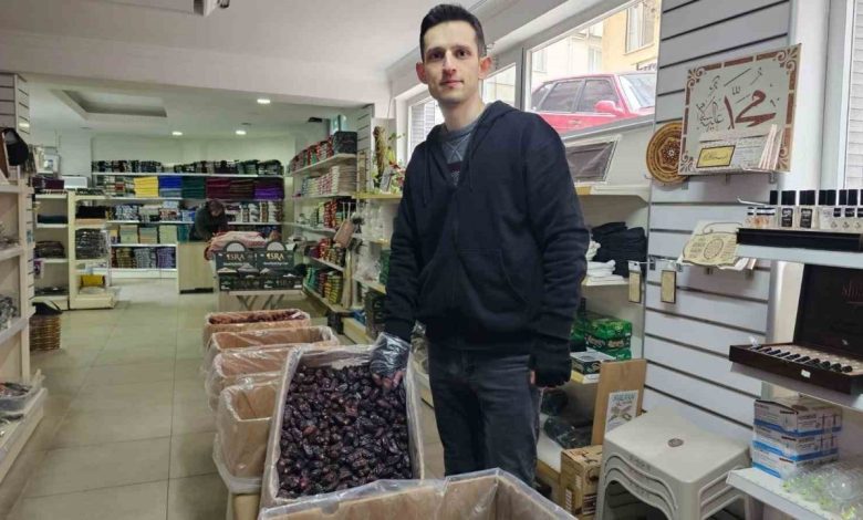 bandirmada ramazan oncesi hurma satislarinda yogunluk artiyor 96becd9b79a8 |