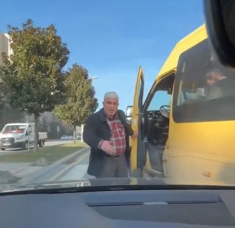 Başakşehir’de minibüs şoförü, kadın sürücünün aracına saldırdı 1 basaksehirde minibus soforu kadin surucunun aracina saldirdi 1f7a230e4163 |