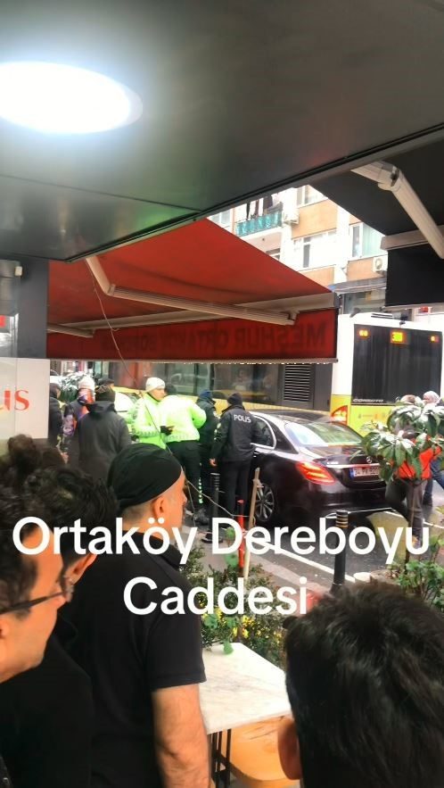 besiktasta polis ekiplerinin dur ihtarina uymayan surucu uyusturucu ile yakalandi bb352e57a609 |