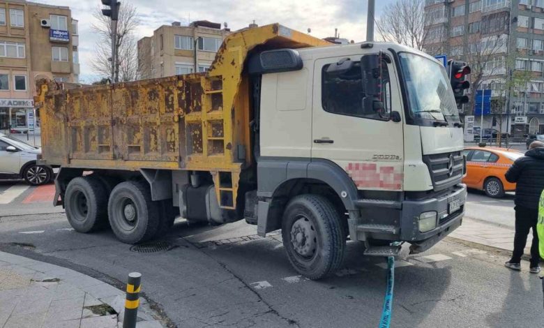 Beşiktaş’ta yolun karşısına geçmek isteyen kadın hafriyat kamyonunun altında kaldı 1 besiktasta yolun karsisina gecmek isteyen kadin hafriyat kamyonunun altinda kaldi 3a3ea00c5767 |