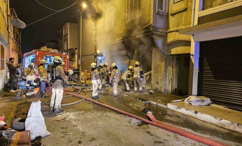 beyoglunda 3 katli binada yangin panigi vatandaslar can havliyle kacti fb1c4633e69f |