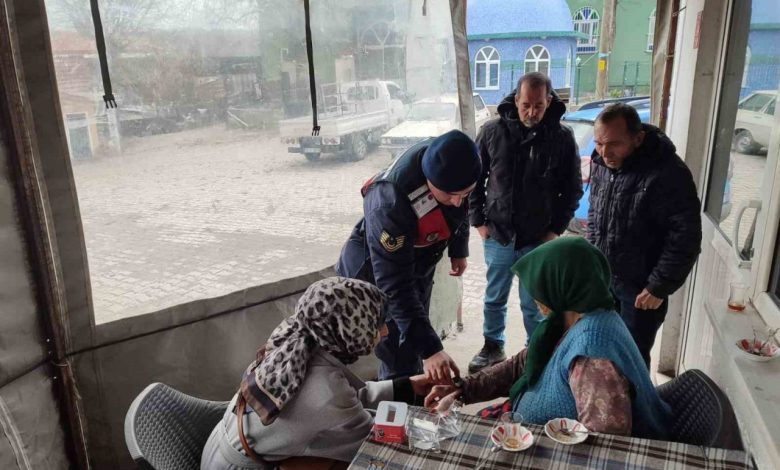 bigadicte kaybolma riski tasiyan vatandaslara akilli saat dagitimi yapildi c5e0b9a7d314 |