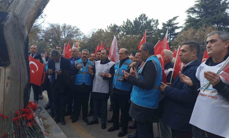 Büro Memur-Sen, Merasim Sokak şehitlerini andı 1 buro memur sen merasim sokak sehitlerini andi beac722145b3 |