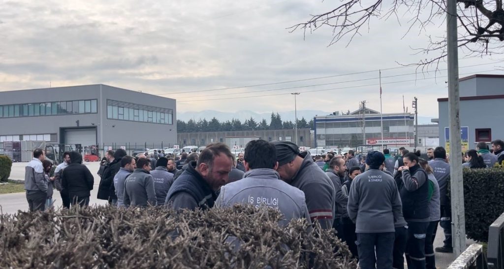 bursada aluminyum fabrikasinda buyuk yangin b81d6fcf4ebe |