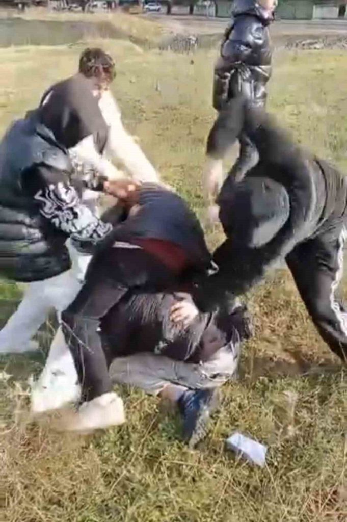 bursada aralarina aldiklari cocugu darp edip kameraya aldilar 1ae27f212843 |