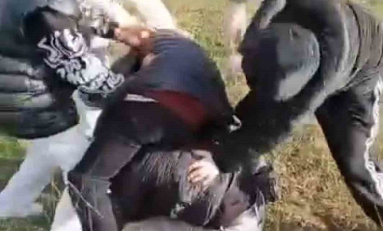 Bursa’da aralarına aldıkları çocuğu darp edip kameraya aldılar 1 bursada aralarina aldiklari cocugu darp edip kameraya aldilar 1ae27f212843 |