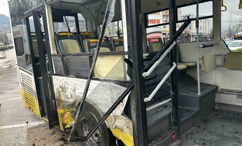Bursa’da okul servisi otobüsle çarpıştı: 9 yaralı 1 bursada okul servisi otobusle carpisti 9 yarali 16e9cf5323ee |