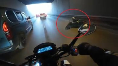 bursada serit degistiren otomobile carpan motosikletli boyle savruldu a0812de01c12 |
