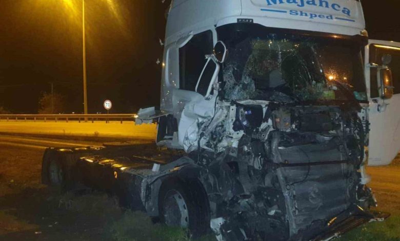 Çanakkale’de kaza yapan çekici TIR’ı çalıp, Konya’da yakalanan 5 şüpheli serbest kaldı 1 canakkalede kaza yapan cekici tiri calip konyada yakalanan 5 supheli serbest kaldi b6b66a434b45 |